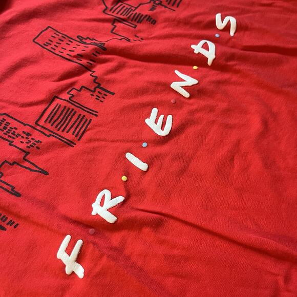 Friends TV Show Womens Red Graphic T Shirt Size Small Puffy Letters Skyline Y2K - Picture 2 of 7